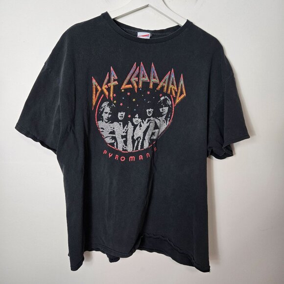 Def Leppard Size XL Pyromania 1983 Tour Junk Food Rock Band T-Shirt Short Sleeve - Picture 1 of 6